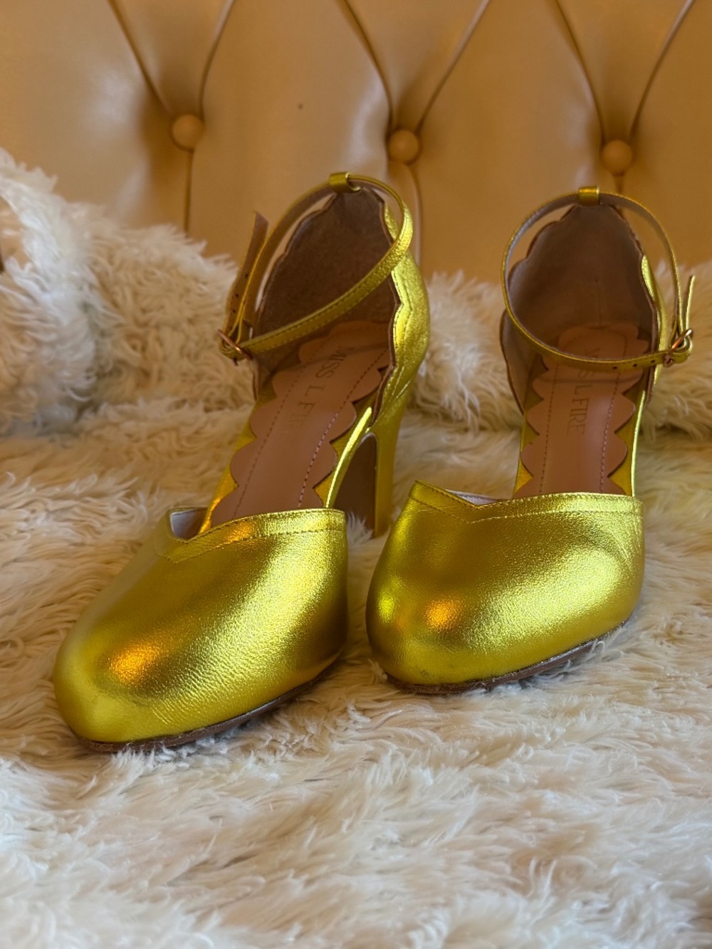 Miss L Fire: Size 39 vintage inspired gold metallic heels